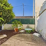 Cozy 1br W/ Ac & Shared Garden - | By Airnest Διαμέρισμα *