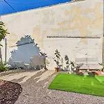 Cozy 1br W/ Ac & Shared Garden - | By Airnest Διαμέρισμα