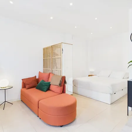 Cozy 1br W/ Ac & Shared Garden - | By Airnest Almada