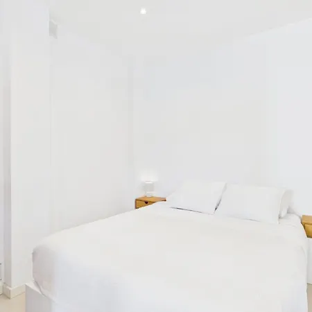 Cozy 1br W/ Ac & Shared Garden - | By Airnest Almada