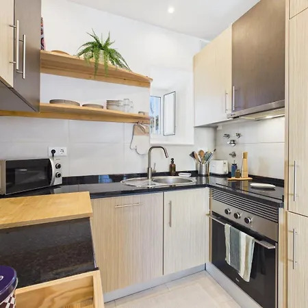 Apartman Cozy 1br W/ Ac & Shared Garden - | By Airnest Almada