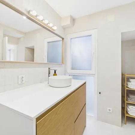 Cozy 1br W/ Ac & Shared Garden - | By Airnest Almada