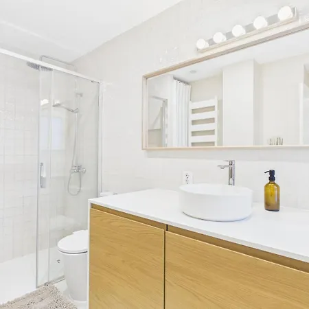 Cozy 1br W/ Ac & Shared Garden - | By Airnest Apartman Almada