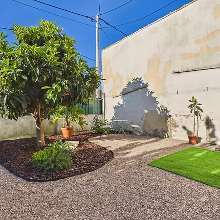Cozy 1br W/ Ac & Shared Garden - | By Airnest * Almada