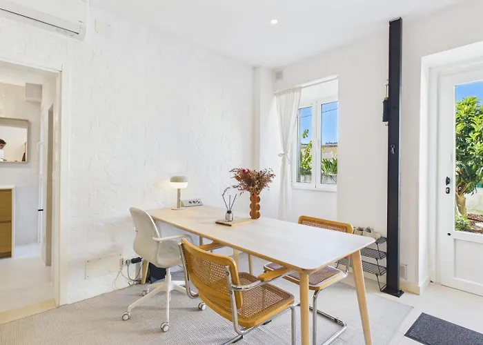Cozy 1br W/ Ac & Shared Garden - | By Airnest Almada