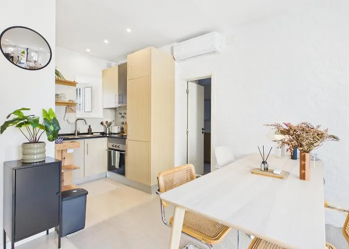 Cozy 1br W/ Ac & Shared Garden - | By Airnest * Almada