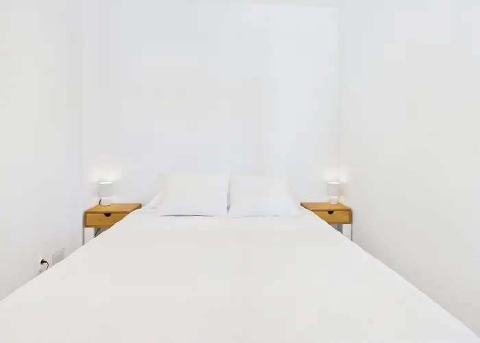 Cozy 1br W/ Ac & Shared Garden - | By Airnest Appartamento Almada