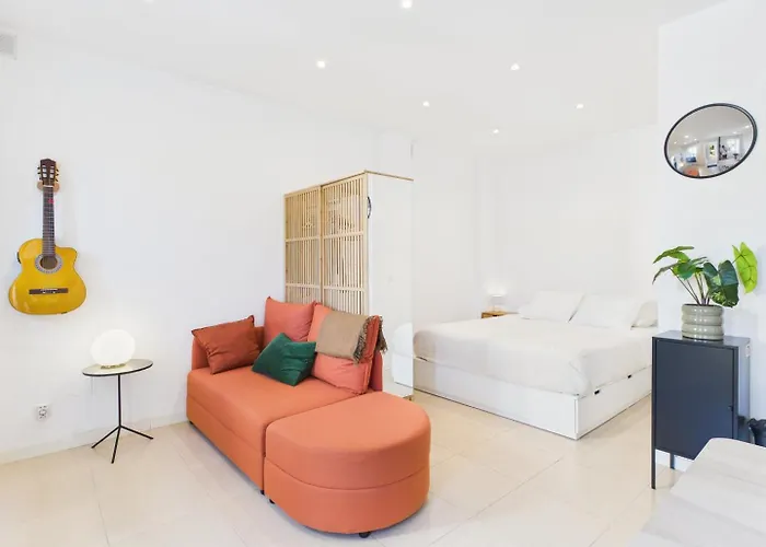 Cozy 1br W/ Ac & Shared Garden - | By Airnest Almada