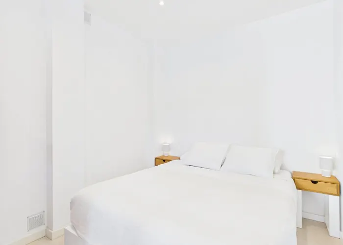 Cozy 1br W/ Ac & Shared Garden - | By Airnest Almada