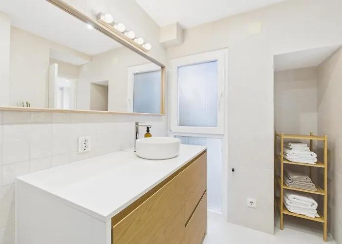 Cozy 1br W/ Ac & Shared Garden - | By Airnest Almada