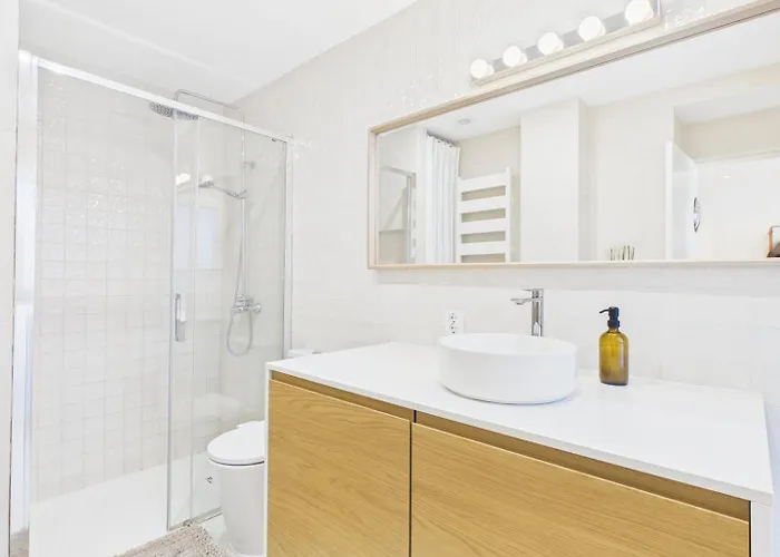 Cozy 1br W/ Ac & Shared Garden - | By Airnest Appartamento Almada