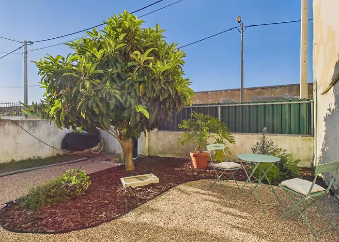 Cozy 1br W/ Ac & Shared Garden - | By Airnest * Almada